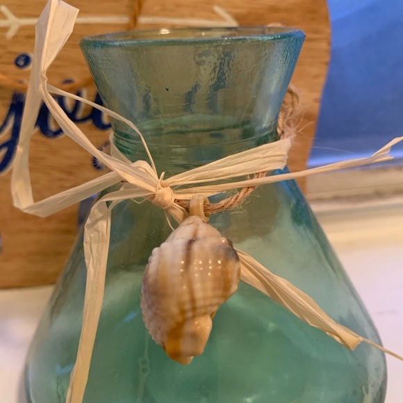 Green Glass Vase with Shell Accent - Picture 4 of 5